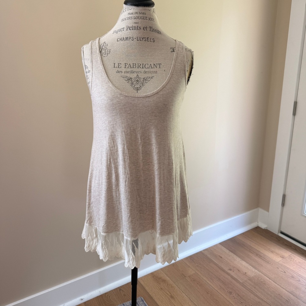 Jody California Women's Oatmeal Tankโ Top with Lace Trim Size L